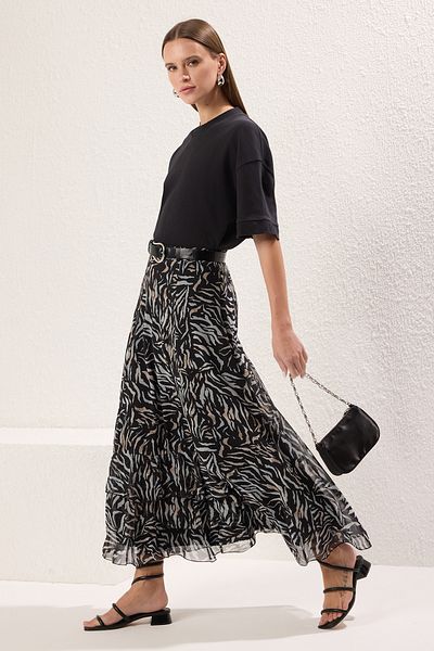 Trendyol Modest Schwarzer gewebter Rock mit Rüschendetails TCTAW25EE00002