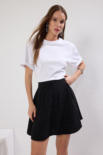 Trendyol Collection Tweed Fabric Mini délka rozšířená sukně – černá s detailem kapsy a předními knoflíky TWOAW25ET00027