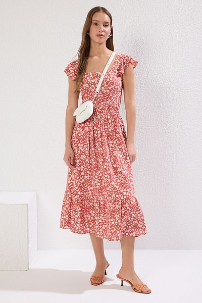 Trendyol Collection A-Linien-Midikleid aus Viskosegewebe mit eckigem Ausschnitt und Blumenmuster in Fliesenoptik TWOSS20EL3331