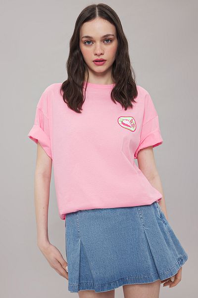 Trendyol Collection Světle růžová 100% bavlna Oversize/Wide Fit Přední Zadní Zadní Potištěné Pletené tričko Twoss25Ts00077