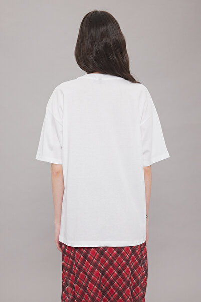 Trendyol Collection Λευκό μπλουζάκι με στάμπα 100% βαμβάκι - TWOSS25TS00101