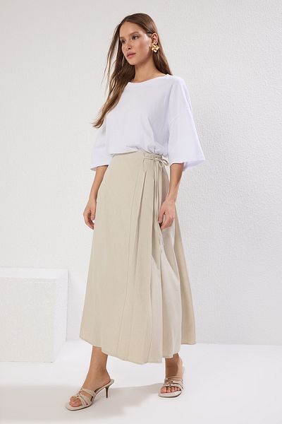 Trendyol Modest Gewebter Rock mit Steinbatterie-Detail TCTAW25EE00007