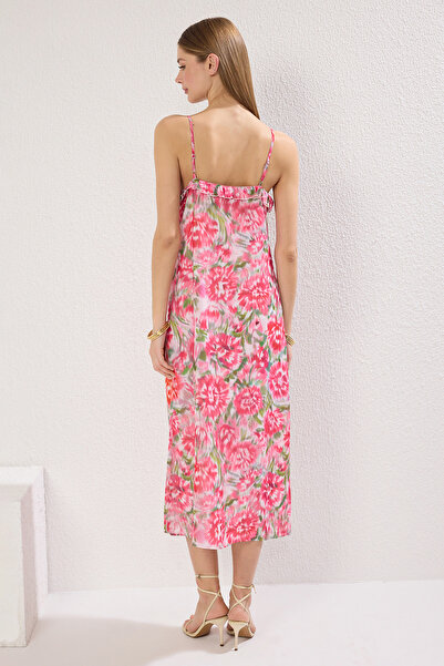 Trendyol Collection Ροζ φλοράλ μίντι υφαντό φόρεμα TWOSS25EL00440