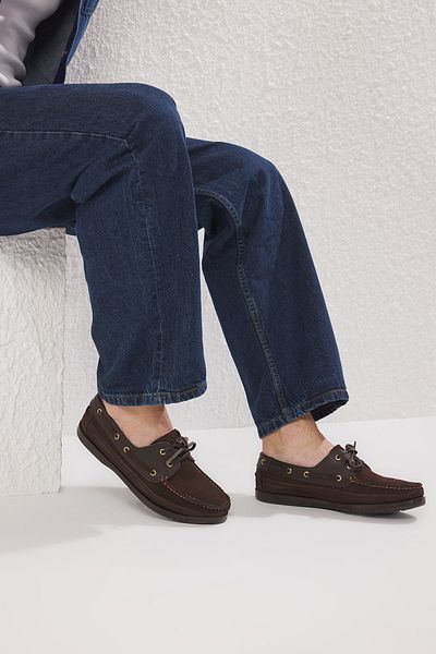 TRENDYOL SHOES Brauner Herren-Sneaker aus echtem Leder mit Spitzendetail TAKSS25LA00011