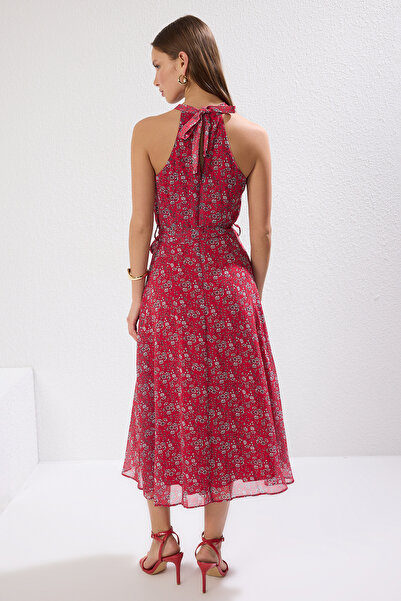 Trendyol Collection Rózsaszín virágmintás öves A-vonalú kötőfék nyakú ujjatlan Midi bélelt szőtt ruha TWOSS20EL2536