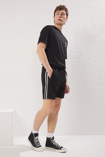 Trendyol Collection Μαύρο κανονικό/κανονικό κομμένο σορτς με φερμουάρ και βερμούδες TMNSS25SR00023