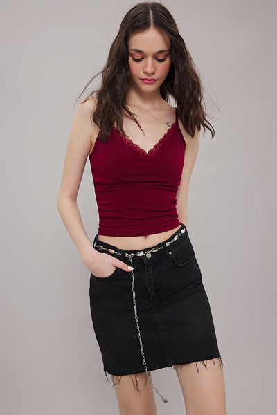 Trendyol Collection Burgunderfarbenes, gestricktes Sportler-T-Shirt mit Hosenträgern TWOSS25AL00013