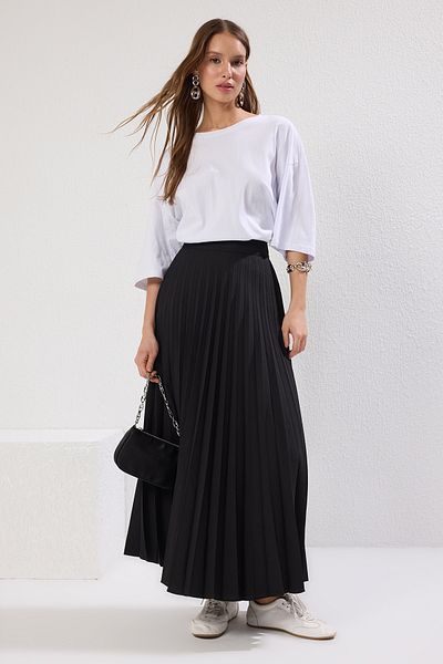 Trendyol Modest Plissierter, schwarzer Webrock - TCTSS24EE00010