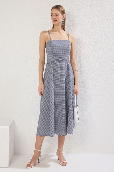 Trendyol Collection Marineblaues kariertes/kariertes A-Linien-Midi-Webkleid TWOSS25EL00296