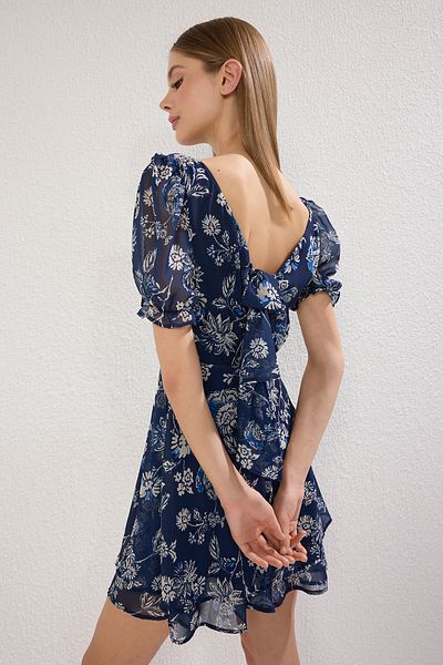 Trendyol Collection Námořnická modrá květinový vzor Mini šifonové tkané šaty TWOSS23EL01171