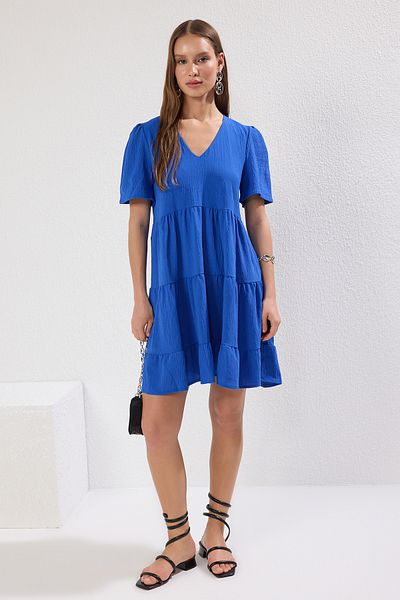 Trendyol Collection Mini indigové šaty s výstřihem do V - Tkané TWOSS20EL0400 širokého střihu