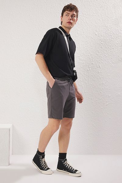 Trendyol Collection Gerade, mittelgroße, geräucherte braune Shorts – reguläre Passform TMNSS20SR0068