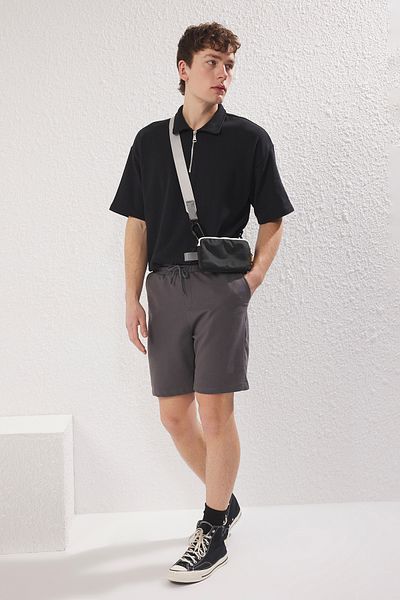 Trendyol Collection Gerade, mittelgroße, geräucherte braune Shorts – reguläre Passform TMNSS20SR0068
