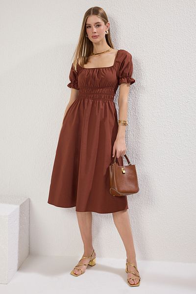 Trendyol Collection Dunkelbraunes, gerades, elastisches Midi-Webkleid TWOSS22EL1768