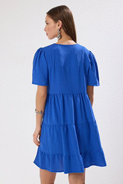 Trendyol Collection Indigó széles szabású V-nyakú mini szőtt ruha TWOSS20EL0400