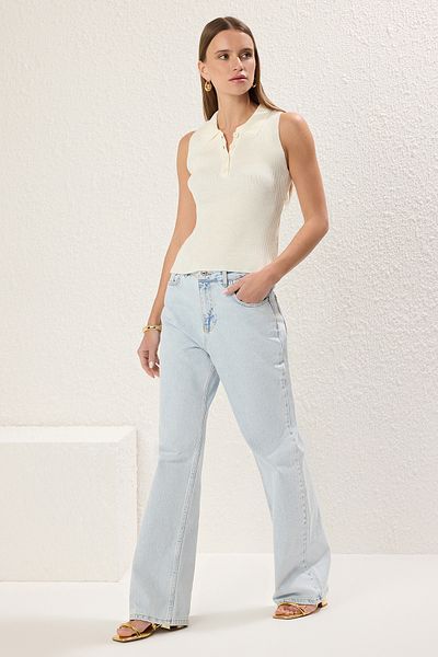 Trendyol Collection Ecrufarbene, dünne Strickbluse mit Rollkragen TWOSS25BZ00331