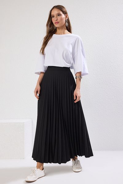 Trendyol Modest Plissierter, schwarzer Webrock - TCTSS24EE00010