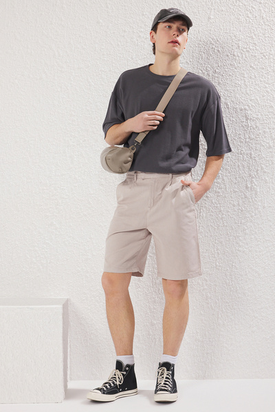 Trendyol Collection Ανδρικό σορτς και βερμούδες με πέτρινη κανονική εφαρμογή Brit Closure Gabardine TMNSS25SR00012