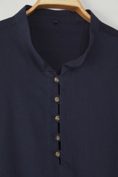 Trendyol Collection Sötétkék nagyméretű pamut Flam hajtókás galléros félig nyitott ing TMNSS25AX00006