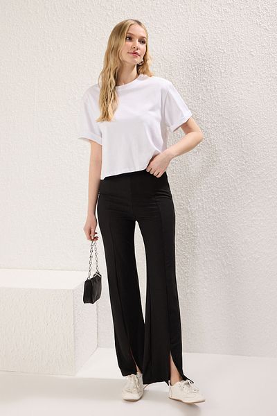 Trendyol Collection Schwarze, gerade, geschlitzte, hoch taillierte, dehnbare Strickhose TWOSS22PL0243