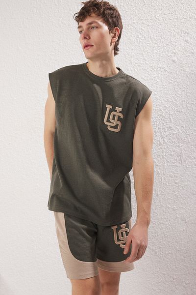 Trendyol Collection Khakifarbenes, übergroßes/breit geschnittenes, strukturiertes, farbblockiertes Singlet-Shorts-Trainingsanzug-Set
