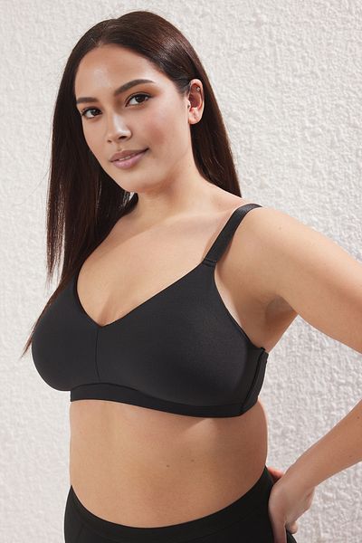 Trendyol Curve حمالة صدر سوداء ذات كوب ثابت مقاس كبير TBBSS25CW00002