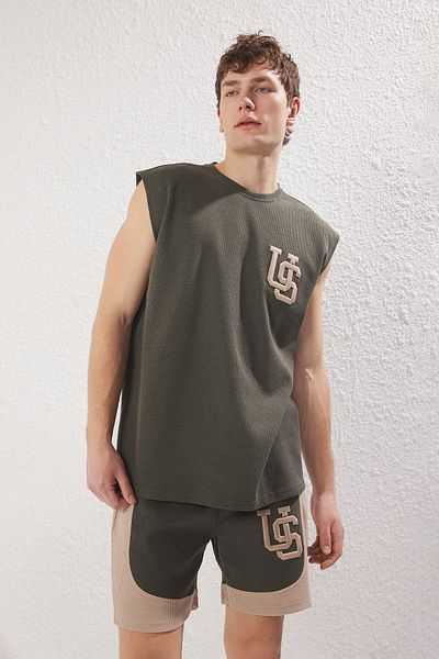 Trendyol Collection Khakifarbenes, übergroßes/breit geschnittenes, strukturiertes, farbblockiertes Singlet-Shorts-Trainingsanzug-Set