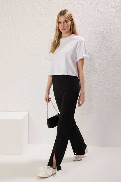 Trendyol Collection Schwarze, gerade, geschlitzte, hoch taillierte, dehnbare Strickhose TWOSS22PL0243