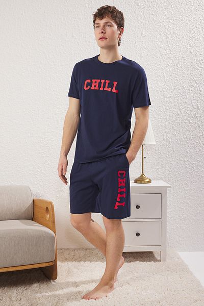 Trendyol Collection Marineblaues Strick-Pyjama-Set mit normaler Passform und bedruckten Shorts TMNSS25PT00015
