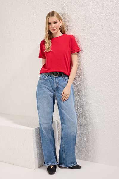 Trendyol Collection Basic Crew Neck Red Knitted T-Shirt - 100% Cotton with Embroidery Detail Twoss23Ts00012