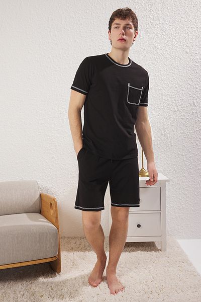 Trendyol Collection Schwarzes gestricktes Pyjama-Set mit normaler Passform und Shorts – Karyoka-Nähte TMNSS25PT00017