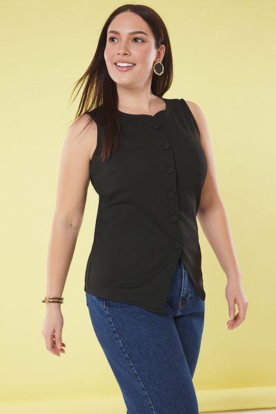 Trendyol Curve Schwarze Strickweste in Übergröße mit Schlitz vorne und Knopfdetail TBBSS25BH00017