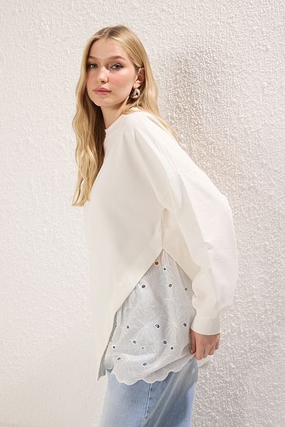 Trendyol Modest Ecrufarbene, detaillierte Strick-Tunika TCTSS25UK00001
