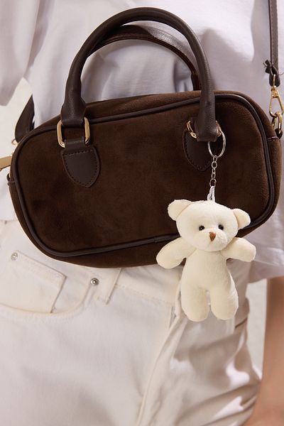TRENDYOL SHOES Σκούρο καφέ Teddy Bear Charm Λεπτομερής σουέτ σταυρός λουράκι Γυναικεία τσάντα ώμου μπόουλινγκ TWOSS25OC00002