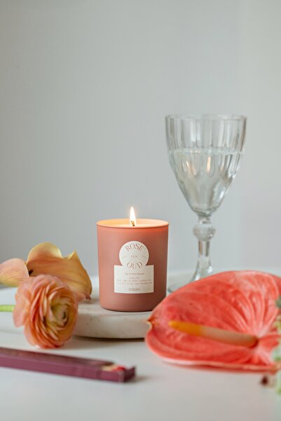 Echoes Candle & Scent Lab. Rose & Oud Kokulu Küçük Boy Doğal Mum 150 Gr