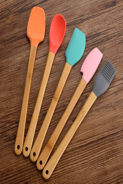LİZYA BABY Renkli ve Bambu Saplı Silikon Mini Spatula Seti (5li)
