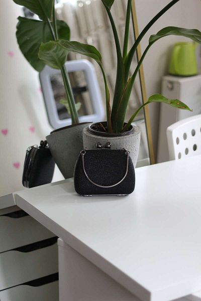 Moom Bag Γυναικεία τσάντα βραδινού φορέματος με μαύρη ασημί μεταλλική λαβή με κλιπ καρδιάς