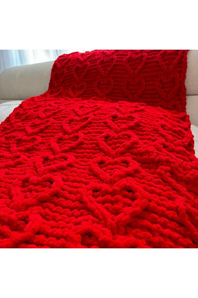 Yula Home Design Red Plush Tv Blanket / Valentine's Day Gift / Heart Pattern Blanket