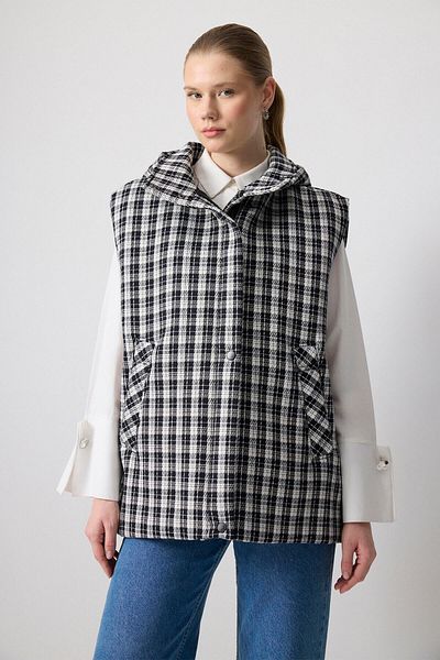 Touché Privé Plaid Hooded Inflatable Vest