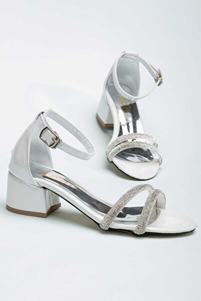 miram shoes حذاء مريح للاستخدام اليومي مصنوع من الجلد اللامع ومزود بإبزيم ومق...