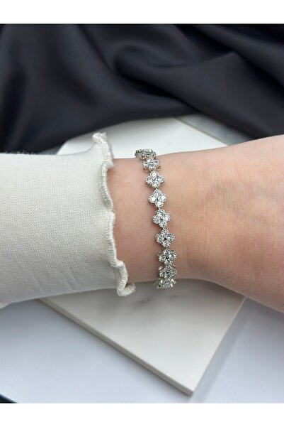 Lumiera Gümüş Yonca Zirkon Taşlı Su Yolu Çelik Bileklik