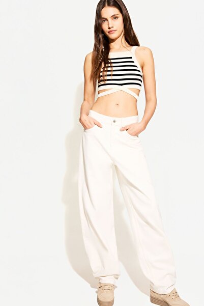 Bershka Kontrast askılı pencere detaylı top