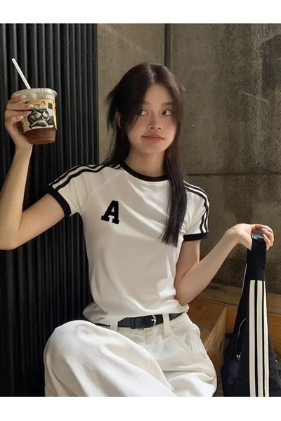 Touz Moda Ένα εμπριμέ μπλούζα με διπλή ρίγα Body Crop