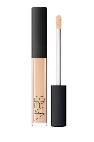 Nars نارس نارس راديانت كريمي كونسيلر كاسترد - خافي بصراحة اللون الأسود 6 مل