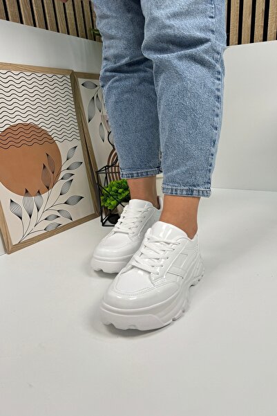 Nstil حذاء رياضي من الجلد الأبيض اللامع - نعل مرتفع سميك، حذاء رياضي مريح برباط وشريط نمر 032