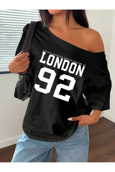 npLStore تي شيرت نسائي مطبوع برقبة قارب وأكتاف منخفضة