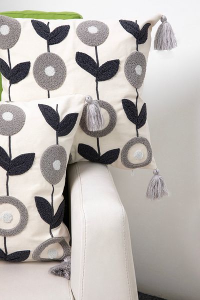 FAVORA Husă de pernă Avis, 2 bucăți, gri - cu smocuri și broderie, 42x42