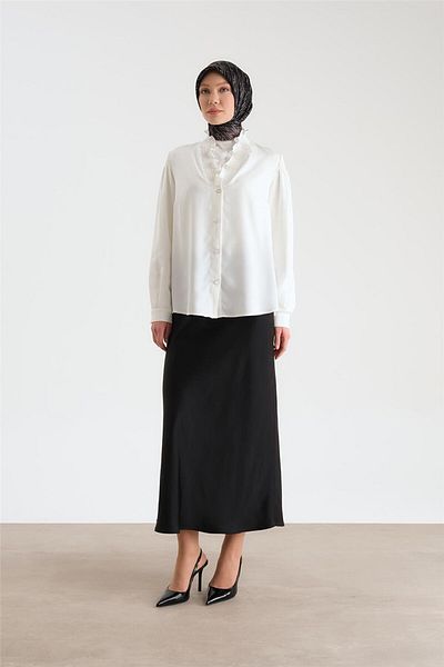 Armine Cămașă din satin ecru - guler adunat, model 24Y3504