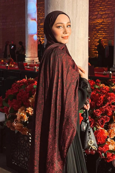 Mooncorn Henna Pattern Double Sided Shawl Black-Claret Red