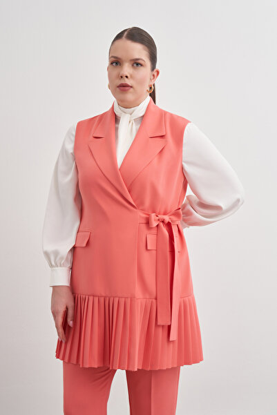 Aker Detailed Brooch Vest